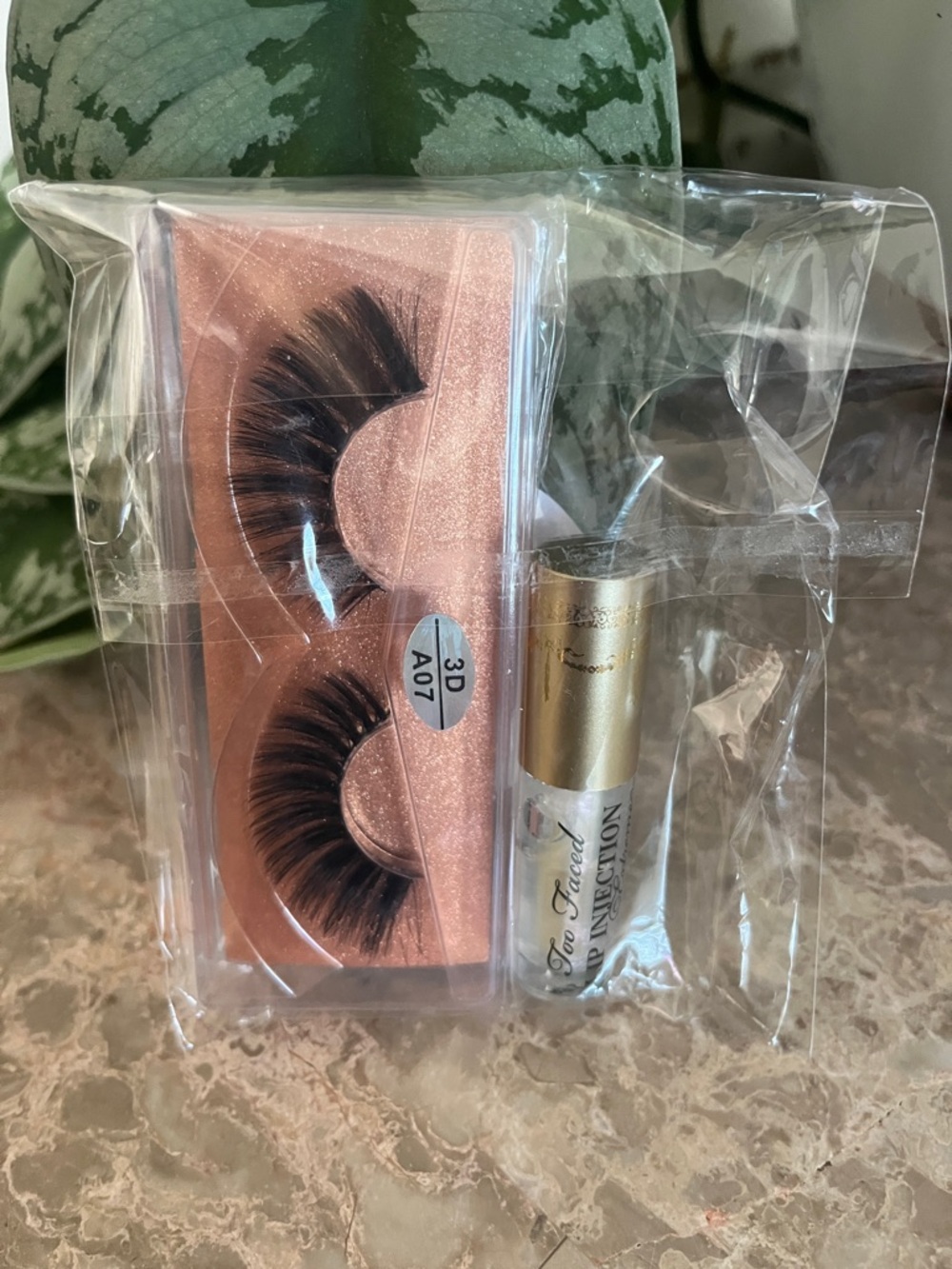 Too Faced Lip Injection Extreme 1.5g + 1 Set Black Lashes Adhesive